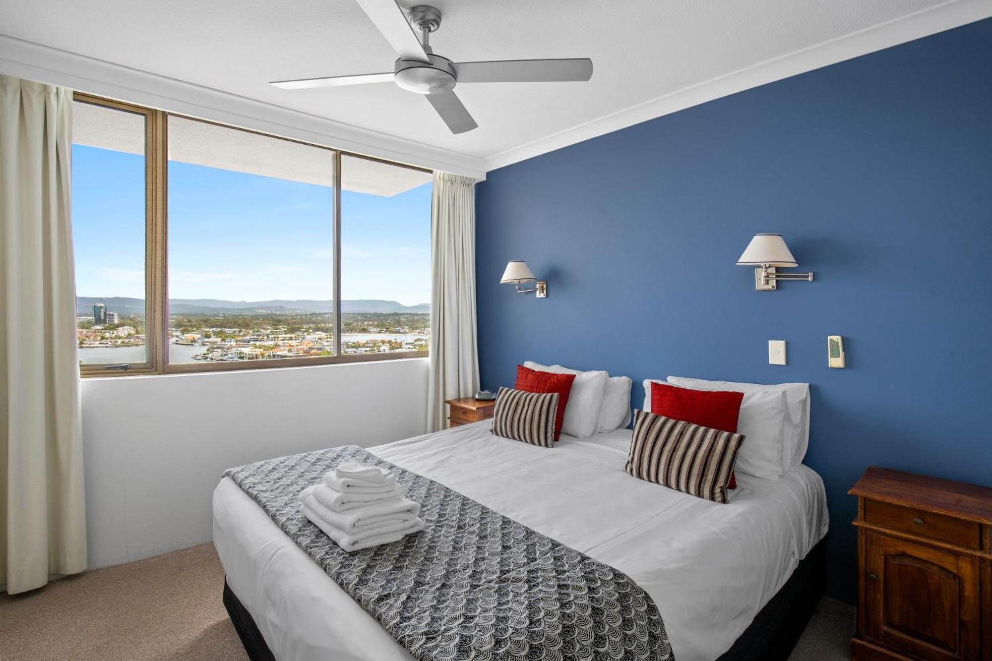 Capricorn One Beachside Holiday Apartments - Official 골드코스트 외부 사진
