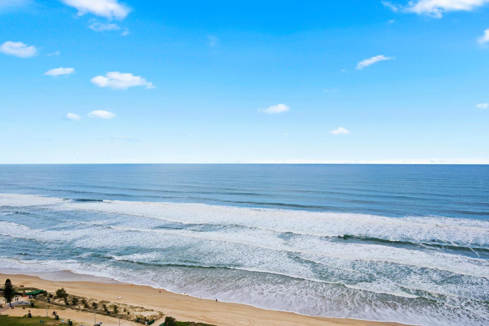 Capricorn One Beachside Holiday Apartments - Official 골드코스트 외부 사진