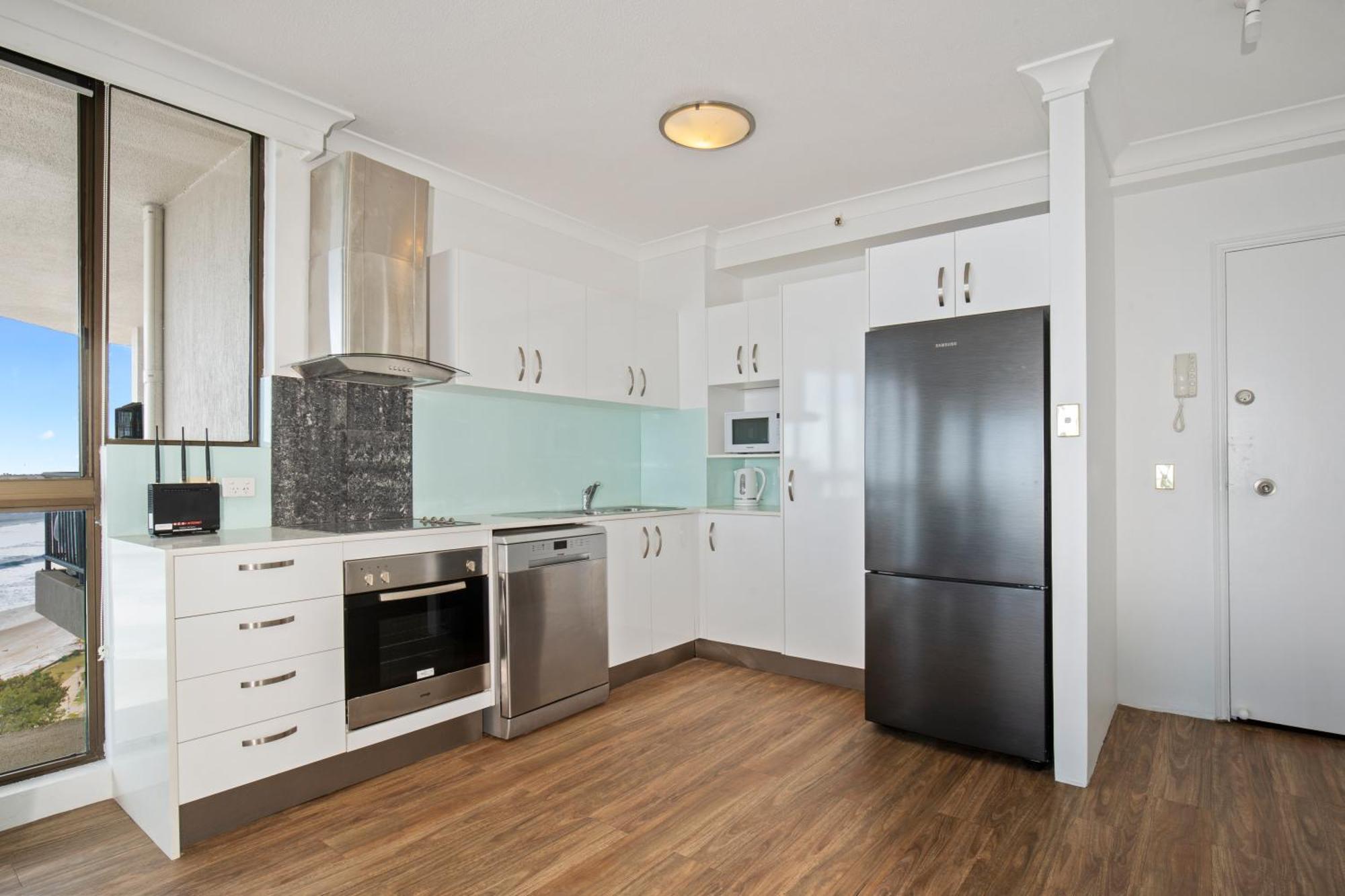 Capricorn One Beachside Holiday Apartments - Official 골드코스트 외부 사진