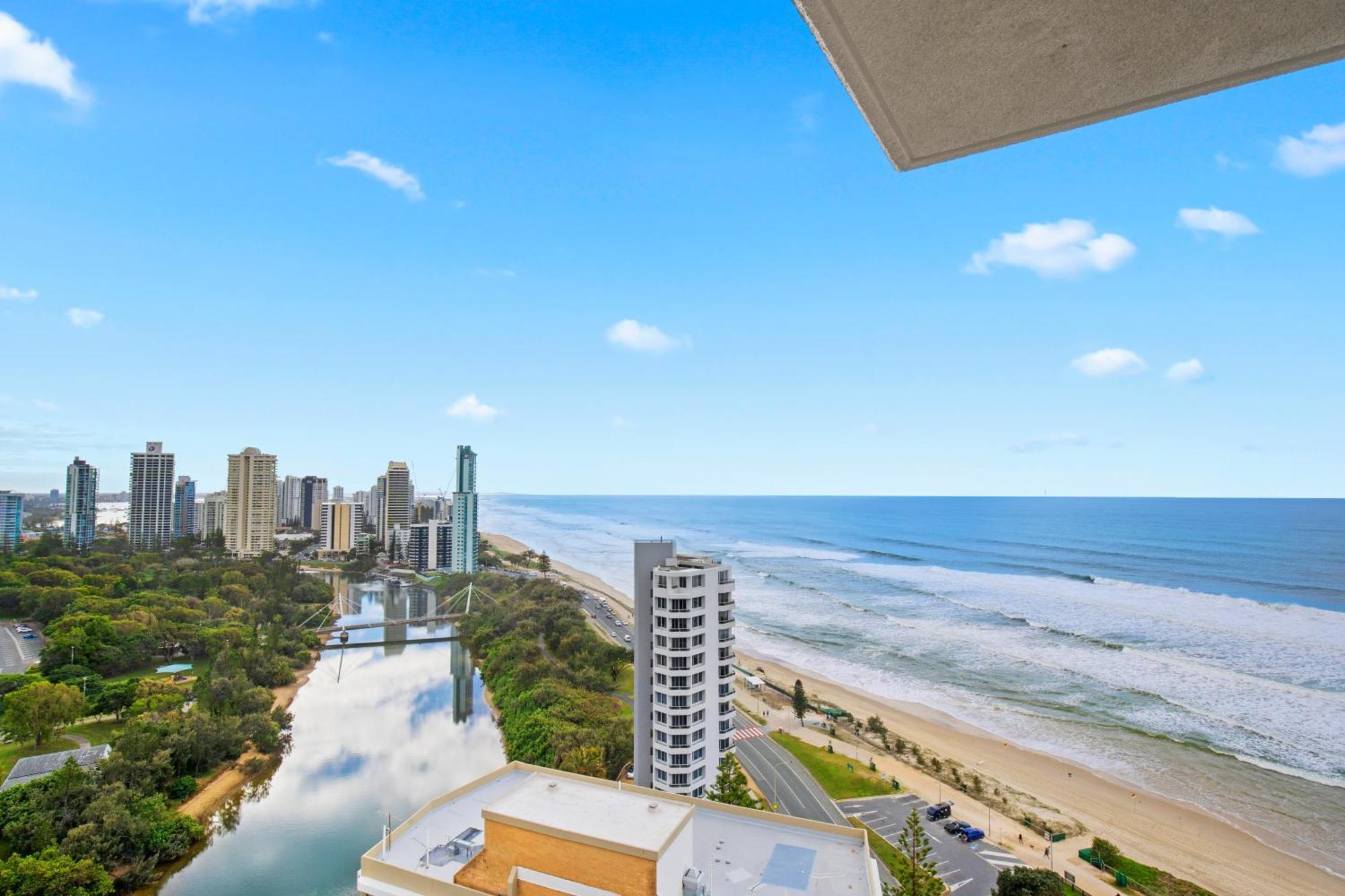 Capricorn One Beachside Holiday Apartments - Official 골드코스트 외부 사진