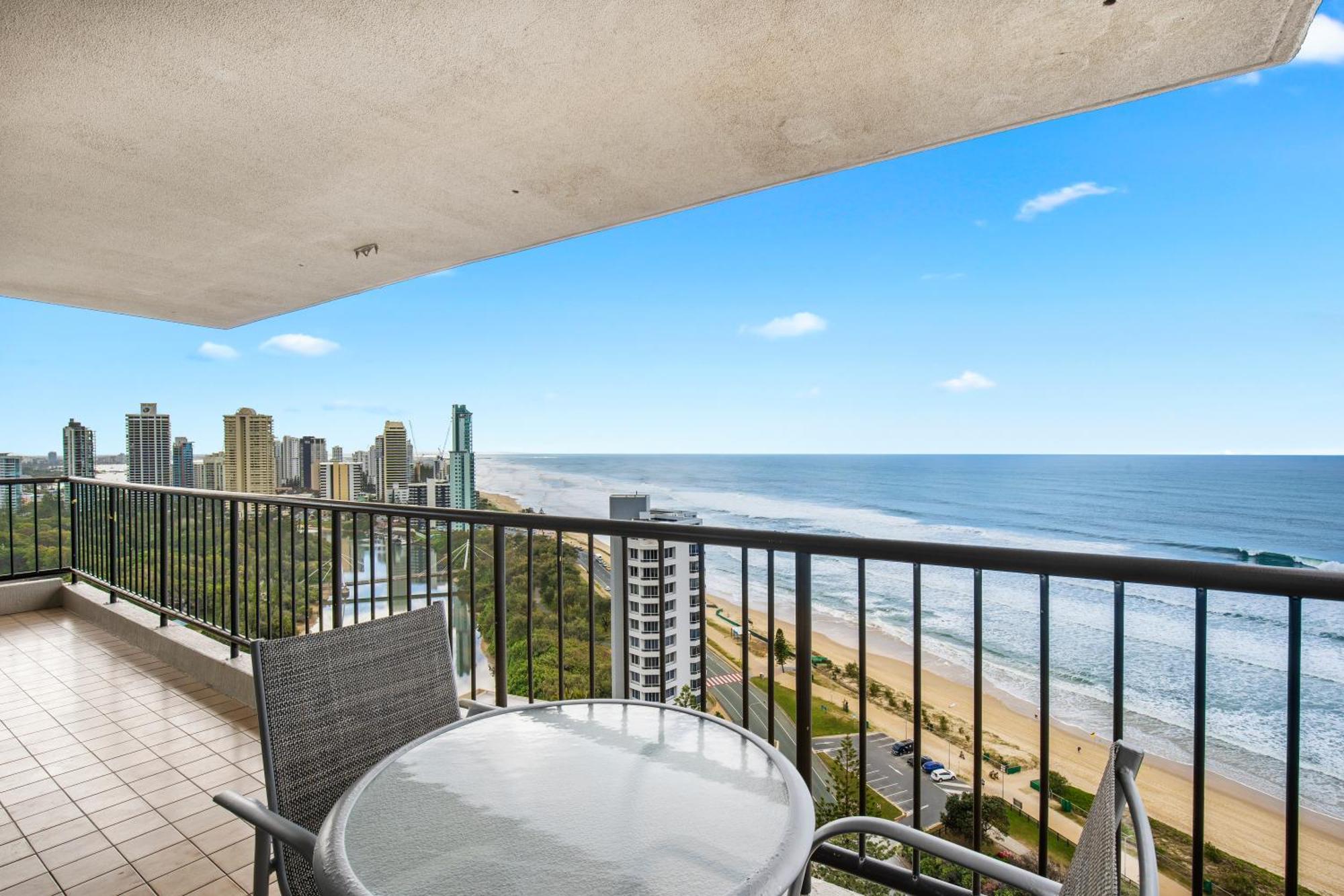 Capricorn One Beachside Holiday Apartments - Official 골드코스트 외부 사진