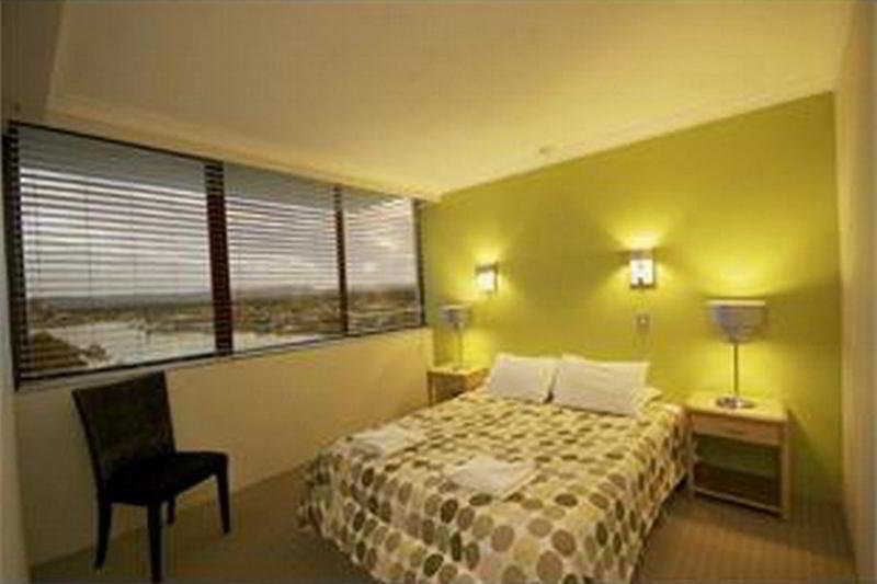 Capricorn One Beachside Holiday Apartments - Official 골드코스트 외부 사진