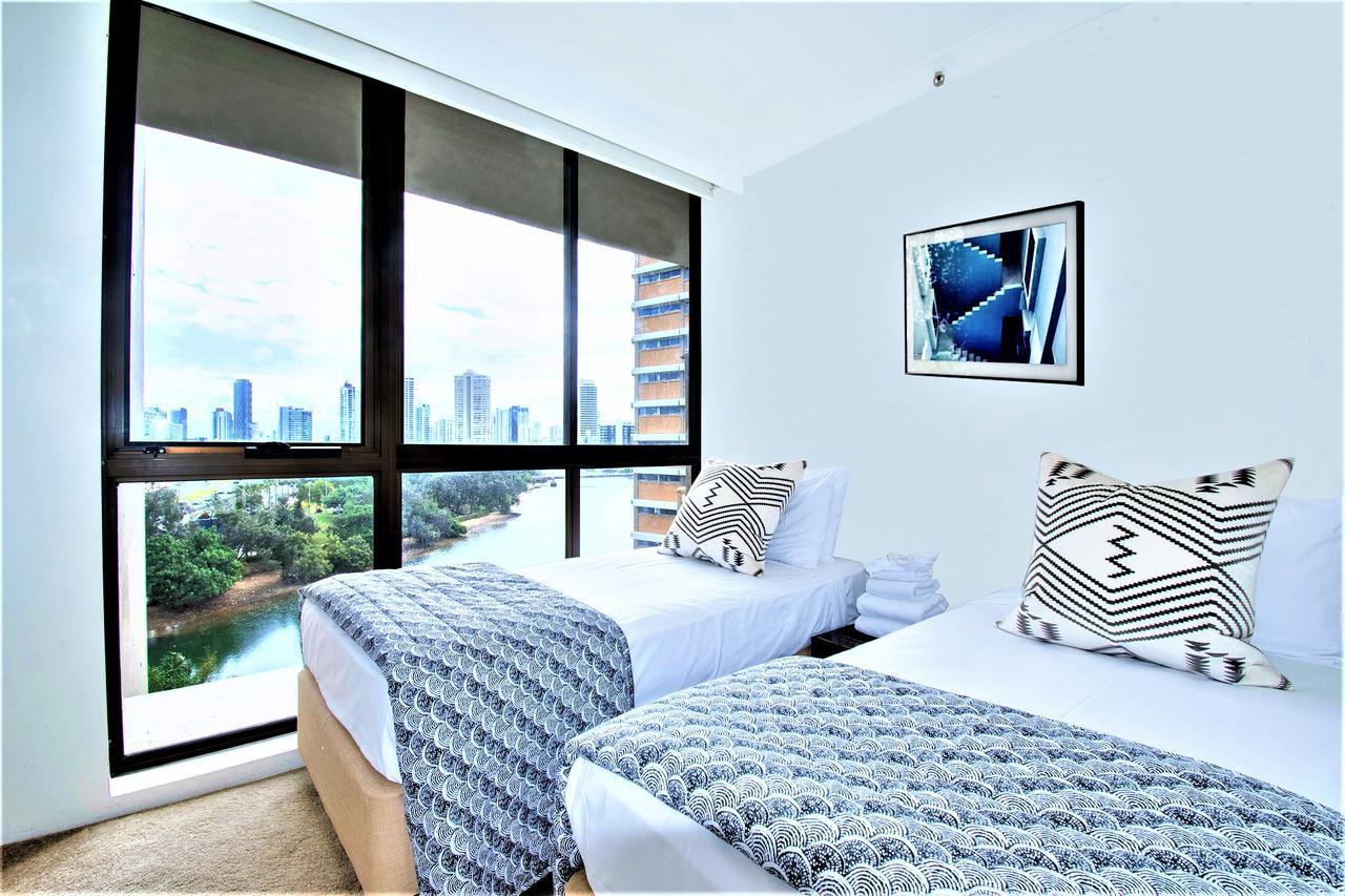Capricorn One Beachside Holiday Apartments - Official 골드코스트 외부 사진