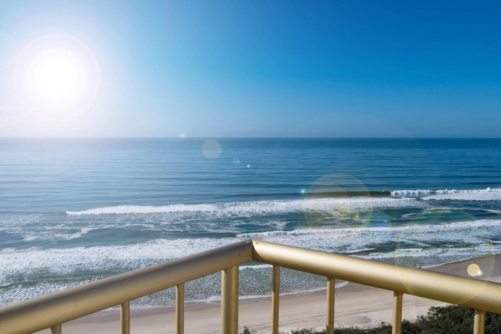 Capricorn One Beachside Holiday Apartments - Official 골드코스트 외부 사진