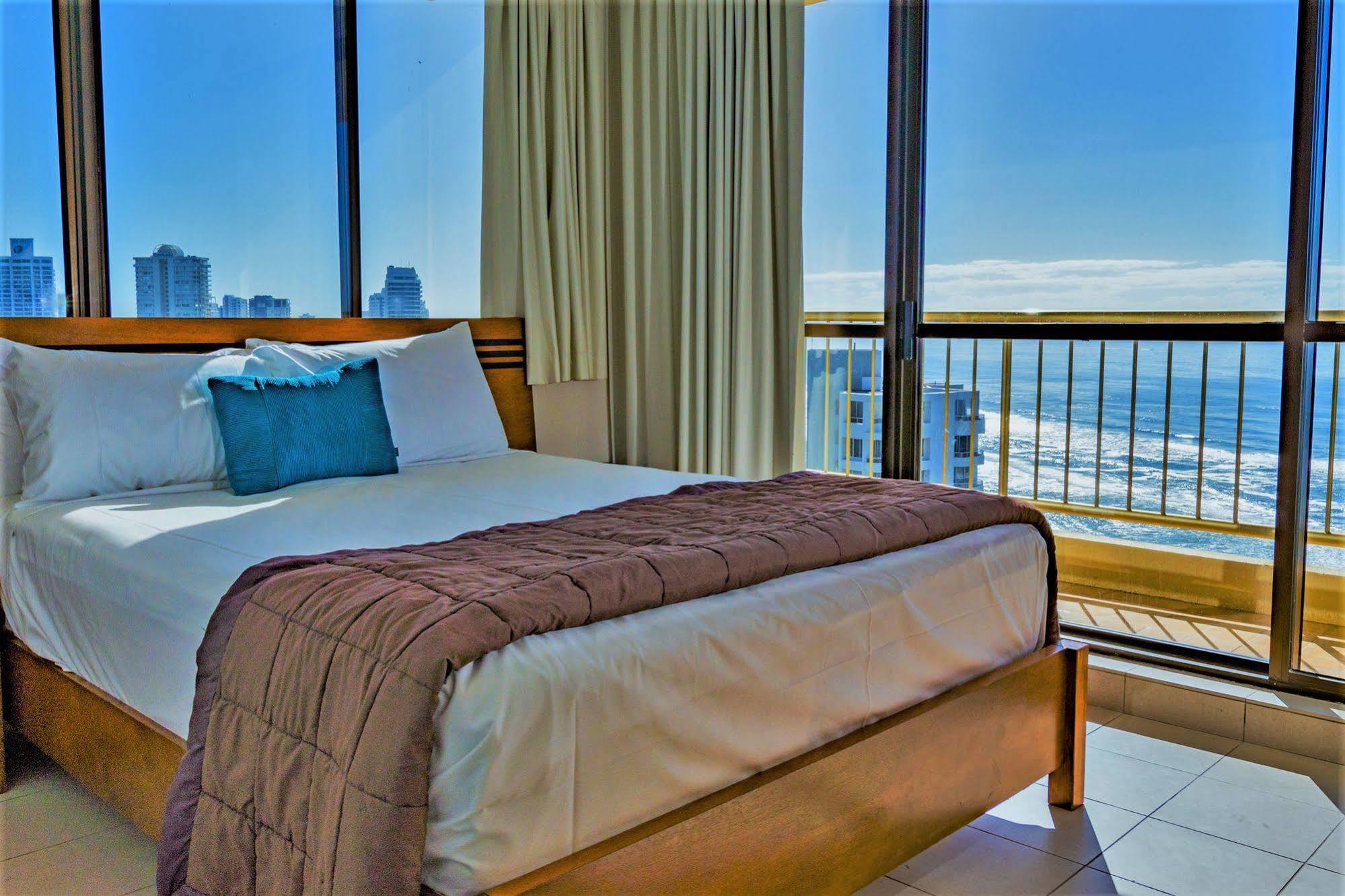 Capricorn One Beachside Holiday Apartments - Official 골드코스트 외부 사진