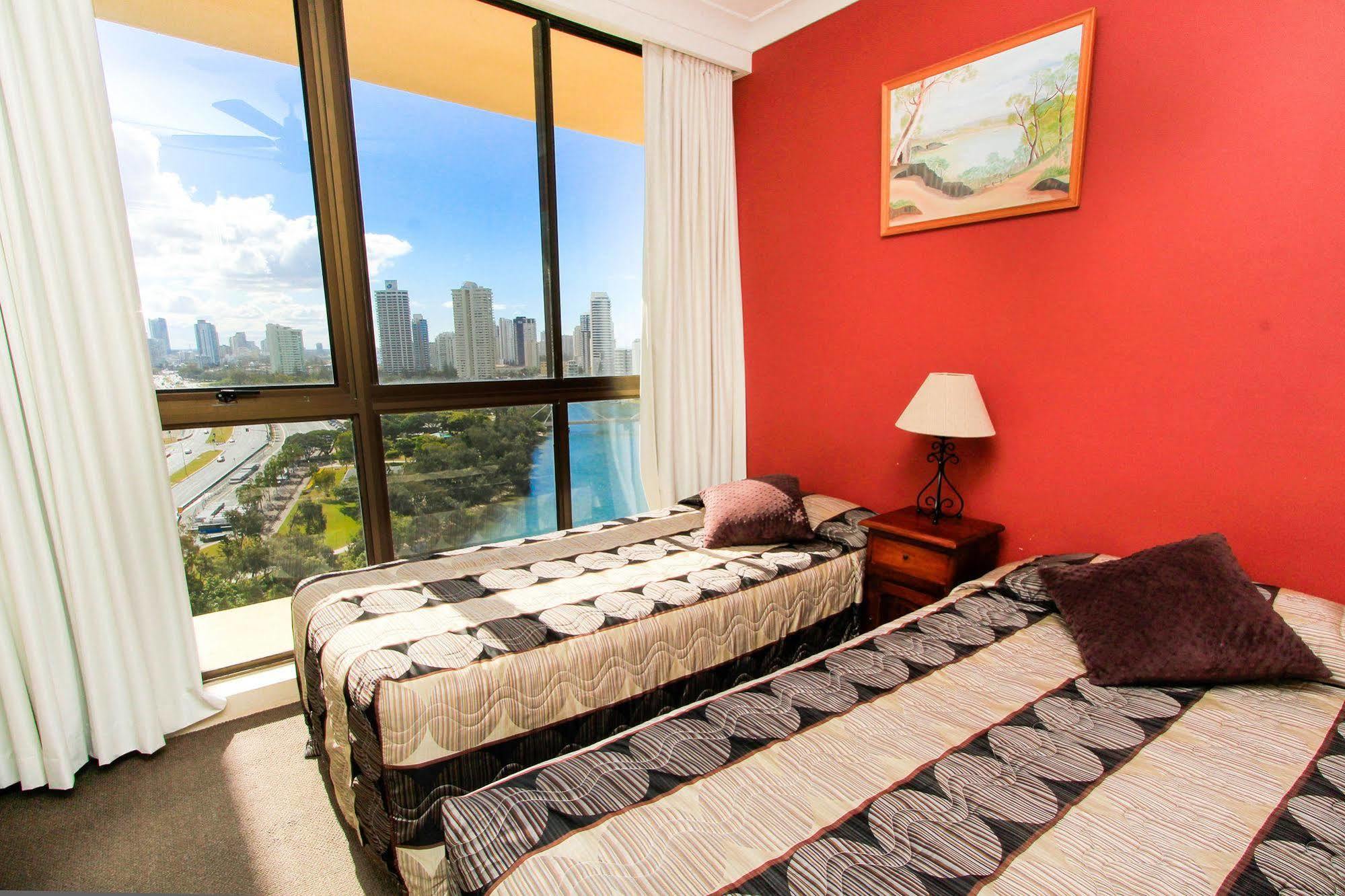 Capricorn One Beachside Holiday Apartments - Official 골드코스트 외부 사진