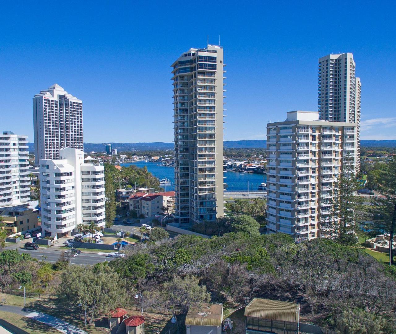 Capricorn One Beachside Holiday Apartments - Official 골드코스트 외부 사진